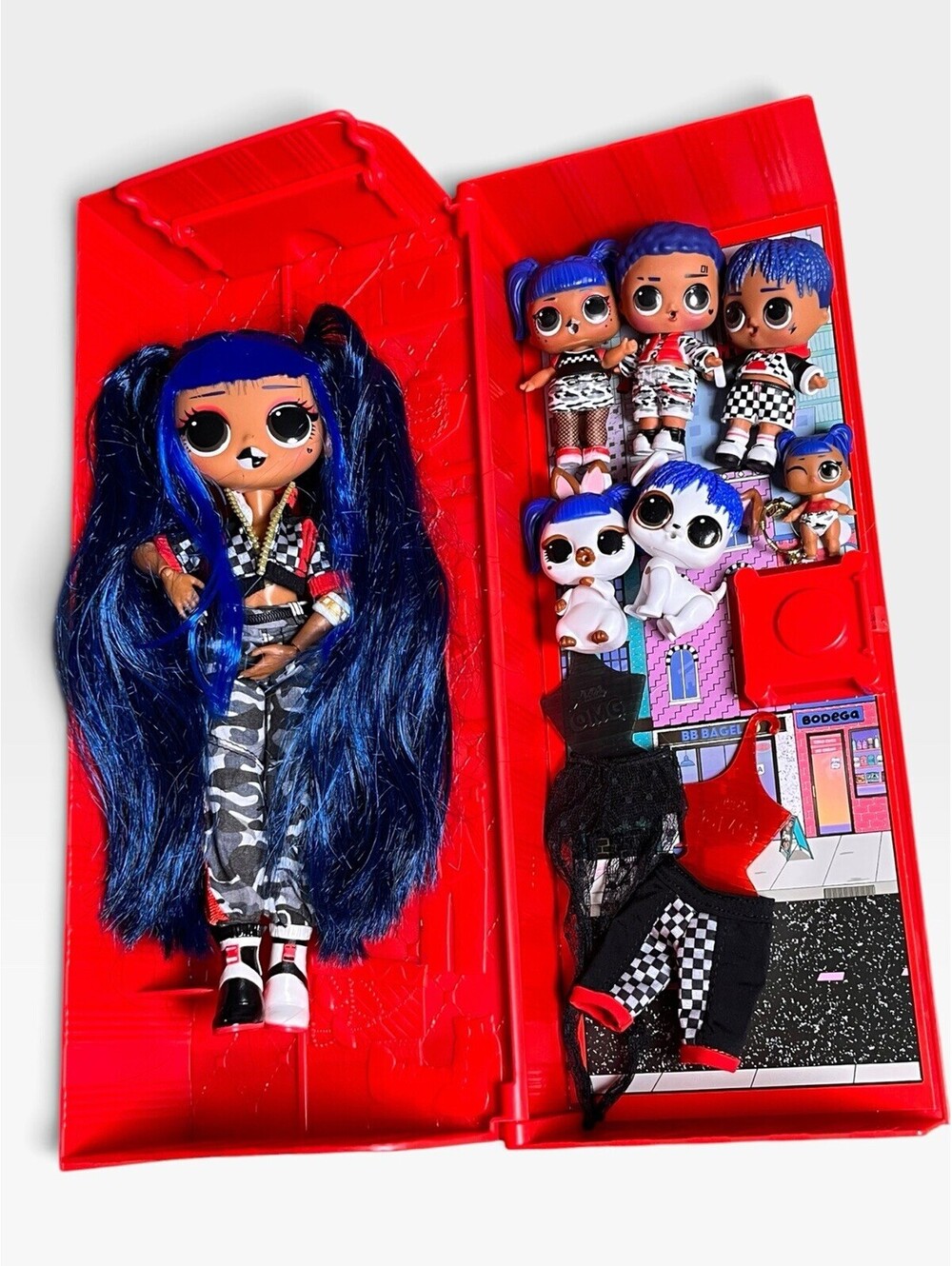 LOL Surprise OMG Downtown BB Family Lot Doll Set Outfit Pets Locker Red Case Exc